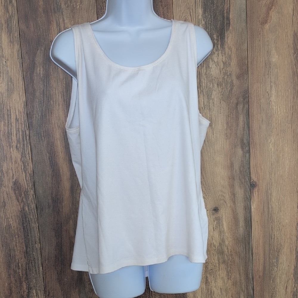 Relativity White Tank Top with Scoop Neck 2X